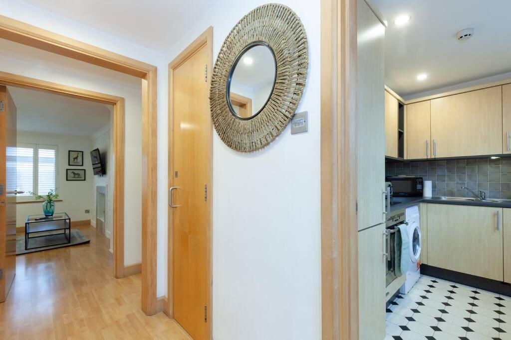 Apartment In The Heart Of The City Centre, Live Like A Local Оксфорд Екстериор снимка